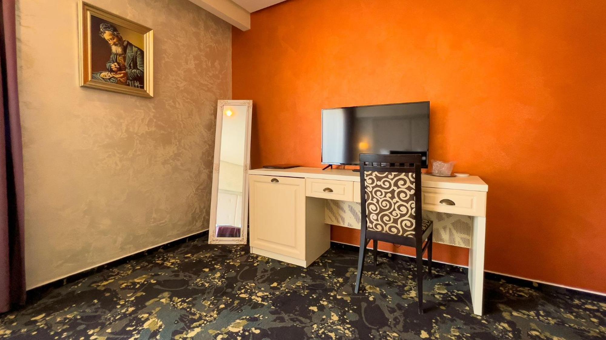 Hotel Tolea Targoviste Exterior foto